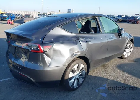 2023 Tesla Model Y Awd/Long Range Dual Motor All-Wheel Drive z USA, uszkodzony, nr VIN 7SAYGDEE6PA039892